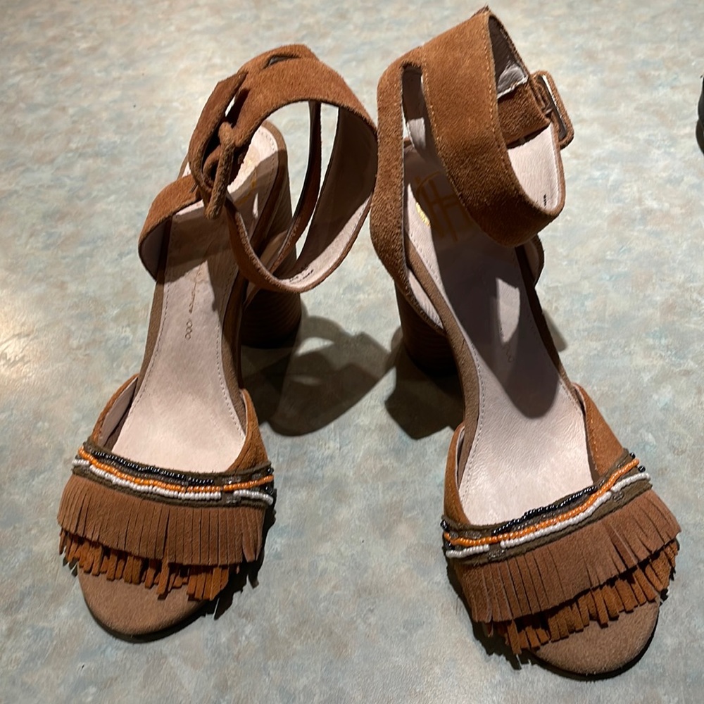 House of Harlow suede sandals (sz 7.5)